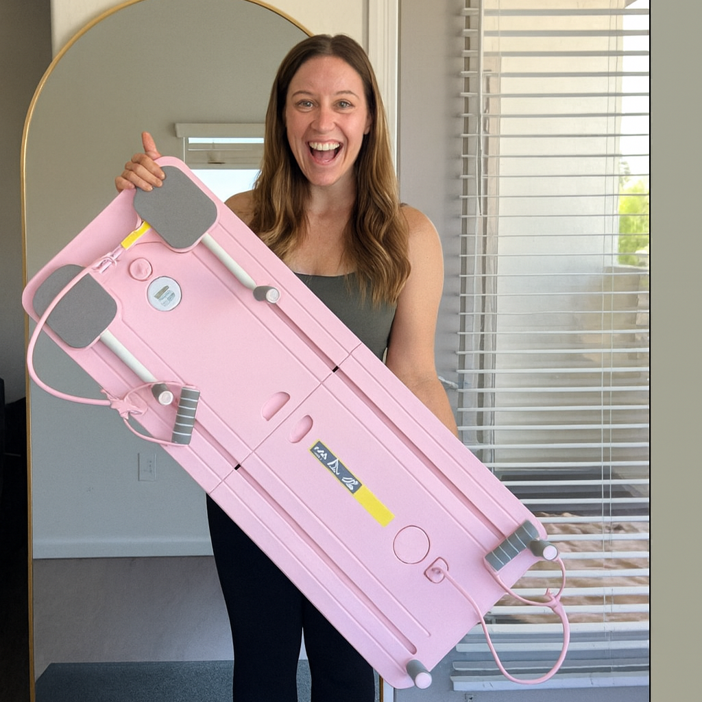 files/Femme_souriante_avec_planche_Pilates.png